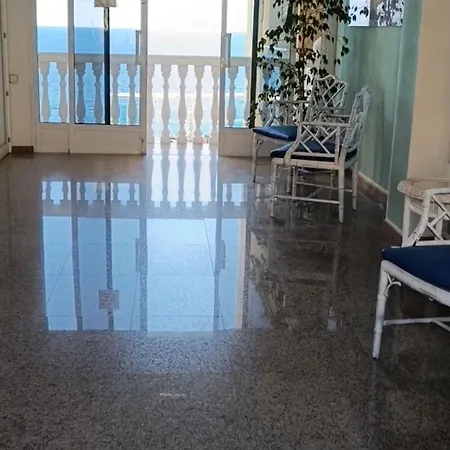 Ocean Breeze Апартаменты *